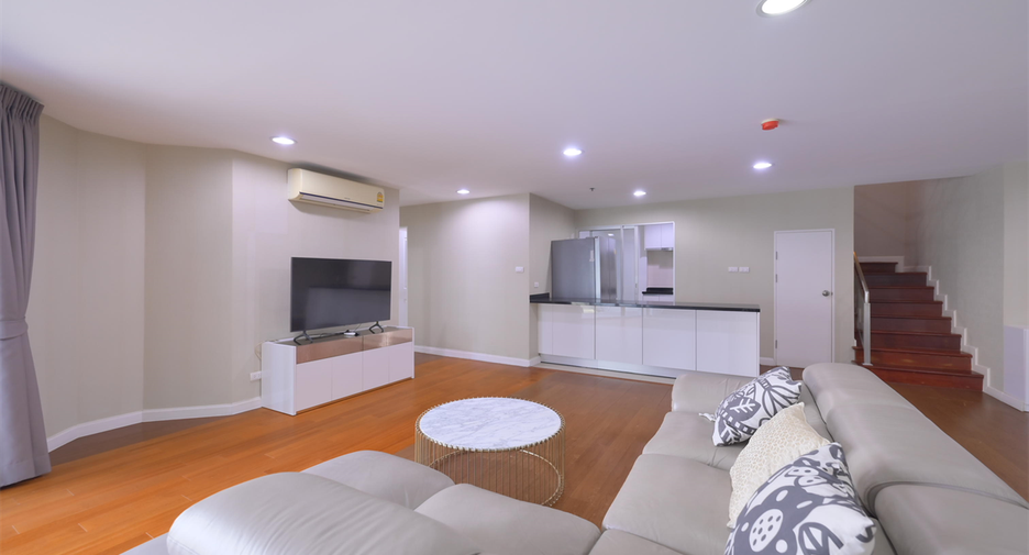 For rent 5 bedrooms condo in Huai Khwang, Bangkok