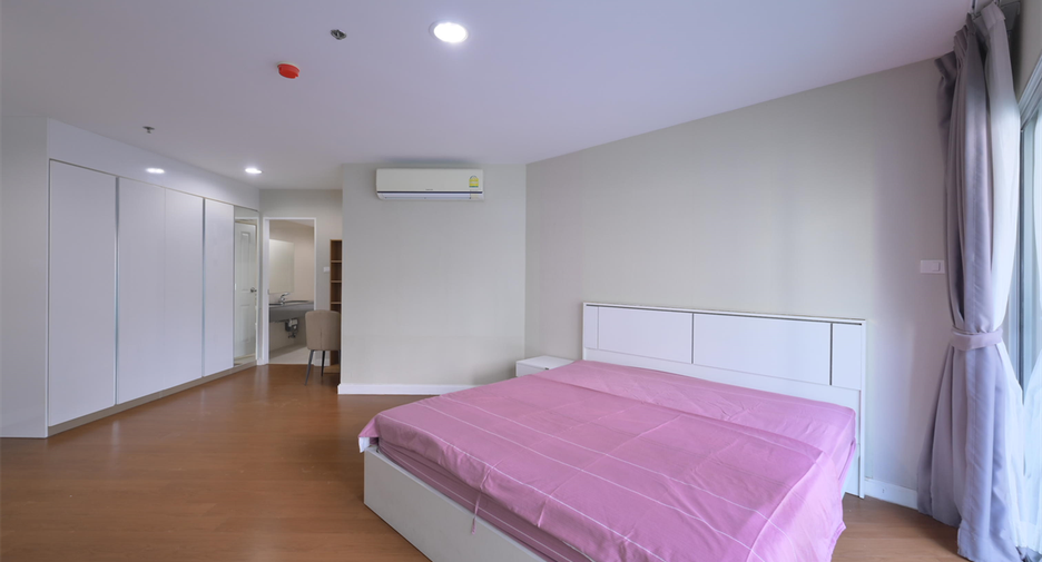 For rent 5 bedrooms condo in Huai Khwang, Bangkok