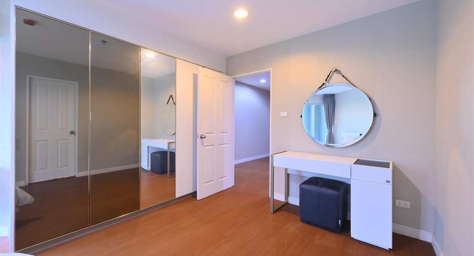 For rent 5 bedrooms condo in Huai Khwang, Bangkok