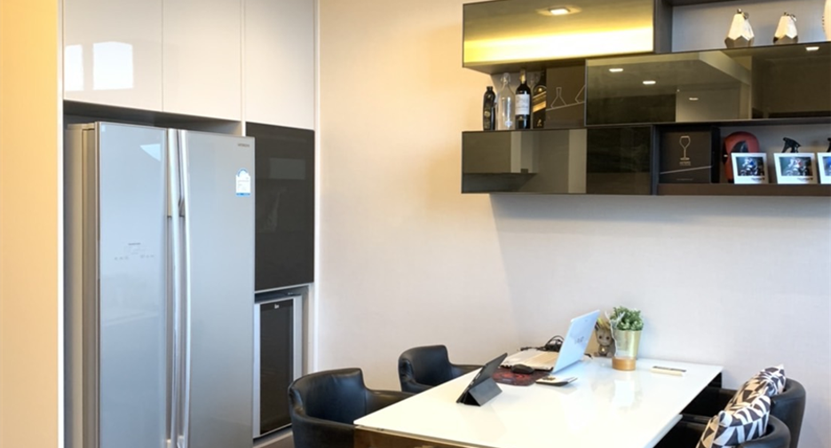 For rent 3 bedrooms condo in Huai Khwang, Bangkok
