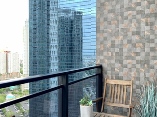 For rent 3 bedrooms condo in Huai Khwang, Bangkok