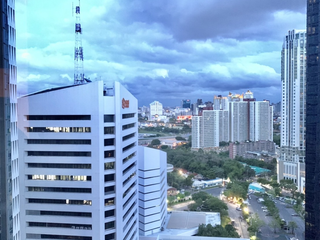 For rent 3 bedrooms condo in Huai Khwang, Bangkok