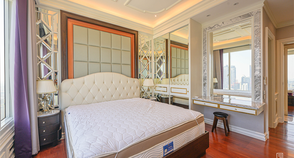 For rent 5 bedrooms condo in Watthana, Bangkok