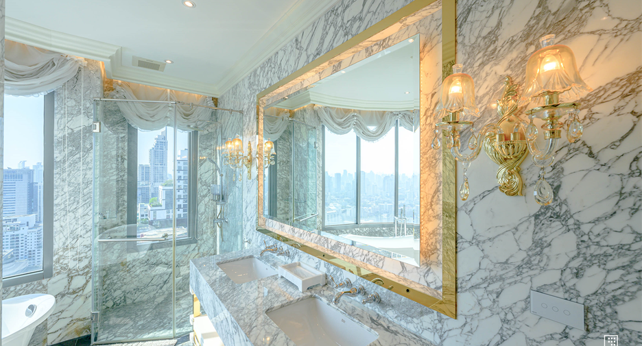 For rent 5 bedrooms condo in Watthana, Bangkok