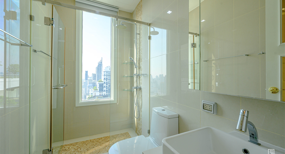 For rent 5 bedrooms condo in Watthana, Bangkok