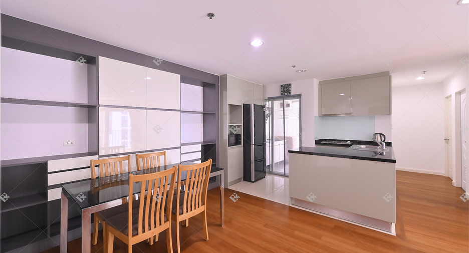 For rent 2 bedrooms condo in Huai Khwang, Bangkok
