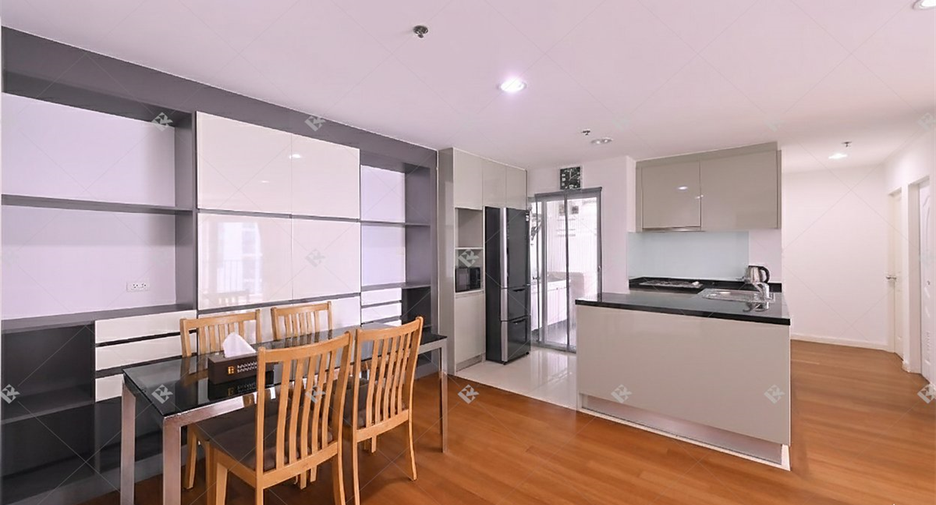 For rent 2 bedrooms condo in Huai Khwang, Bangkok