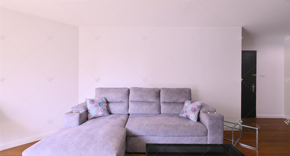 For rent 2 bedrooms condo in Huai Khwang, Bangkok
