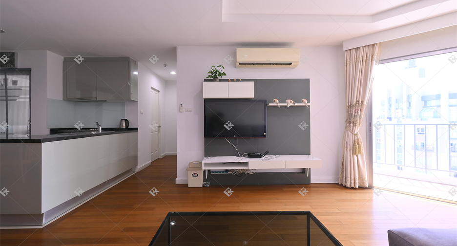 For rent 2 bedrooms condo in Huai Khwang, Bangkok