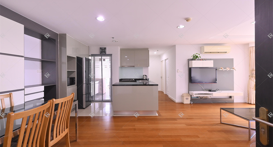 For rent 2 bedrooms condo in Huai Khwang, Bangkok