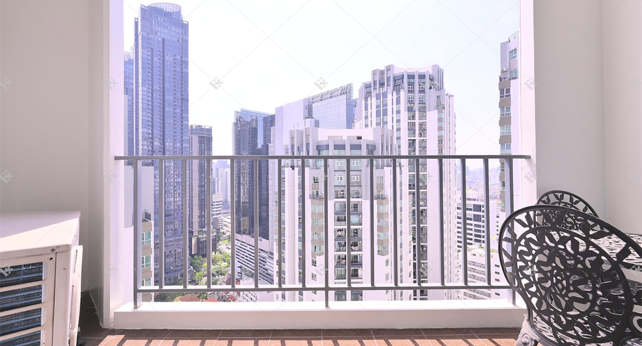 For rent 2 bedrooms condo in Huai Khwang, Bangkok