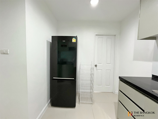 For rent 3 bedrooms condo in Huai Khwang, Bangkok