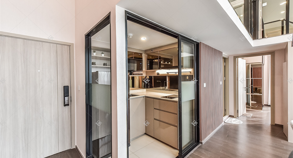 For rent 2 bedrooms condo in Ratchathewi, Bangkok