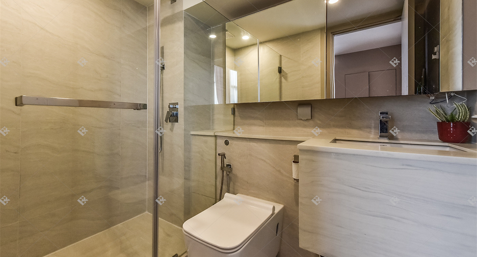 For rent 2 bedrooms condo in Ratchathewi, Bangkok