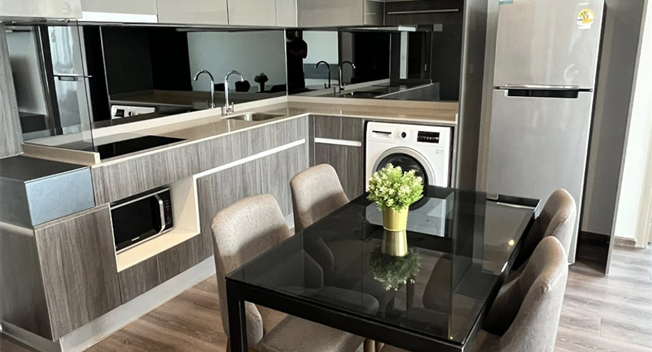 Condo en alquiler de 2 habitaciones en Huai Khwang, Bangkok