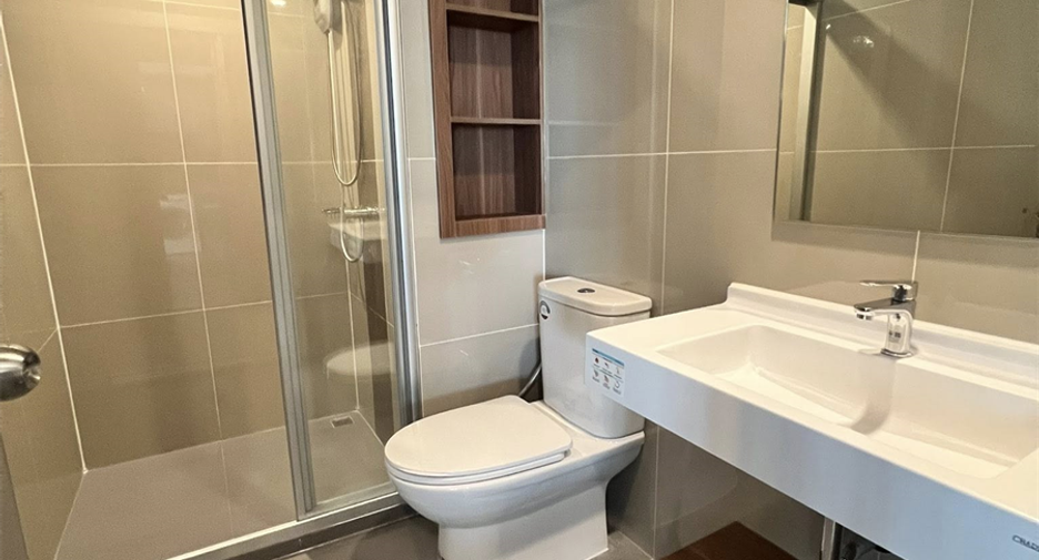 Condo en alquiler de 2 habitaciones en Huai Khwang, Bangkok
