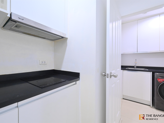 For rent 3 bedrooms condo in Huai Khwang, Bangkok