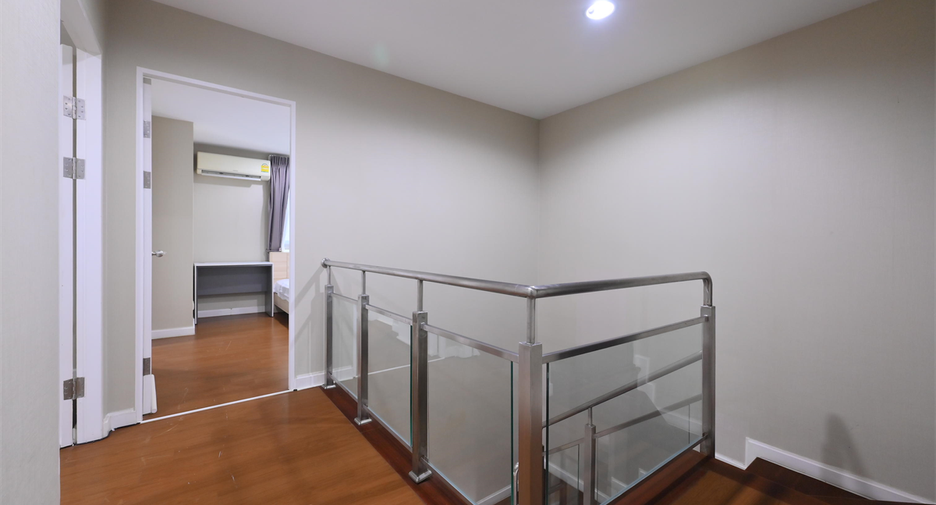 For rent 3 bedrooms condo in Huai Khwang, Bangkok