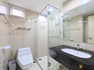 For rent 3 bedrooms condo in Huai Khwang, Bangkok