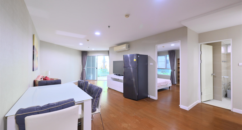 For rent 3 bedrooms condo in Huai Khwang, Bangkok