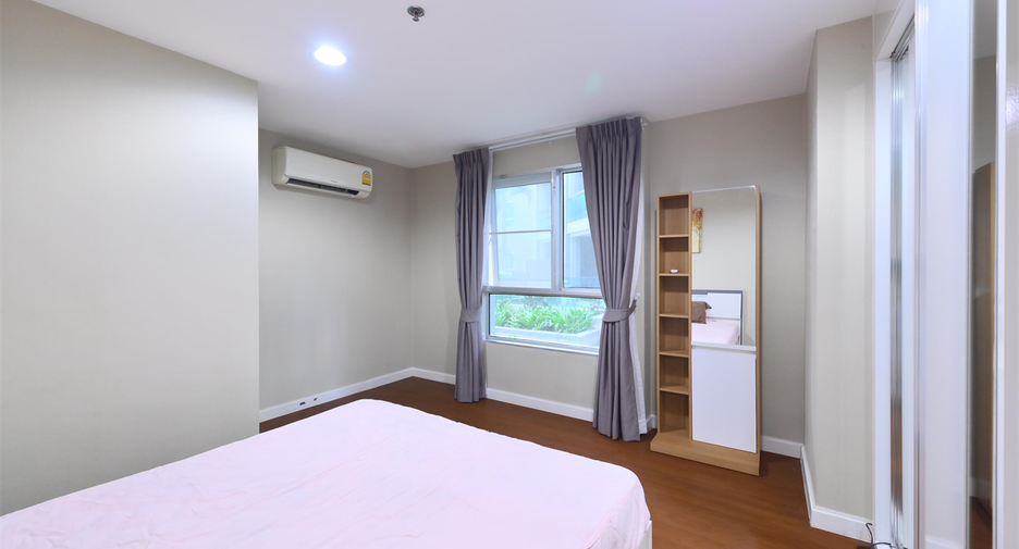 For rent 3 bedrooms condo in Huai Khwang, Bangkok