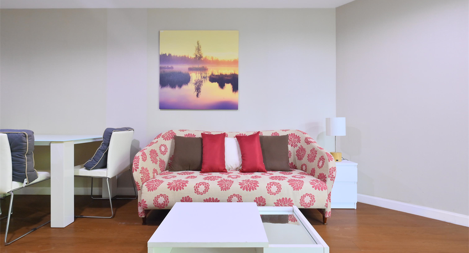 For rent 3 bedrooms condo in Huai Khwang, Bangkok