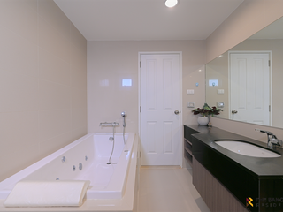 For rent 3 bedrooms condo in Huai Khwang, Bangkok