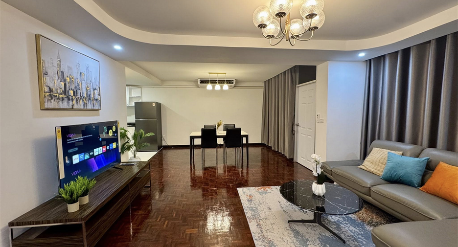 À louer 3 chambres condo à Huai Khwang, Bangkok