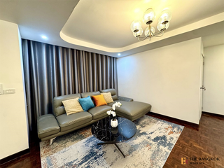 For rent 3 bedrooms condo in Huai Khwang, Bangkok