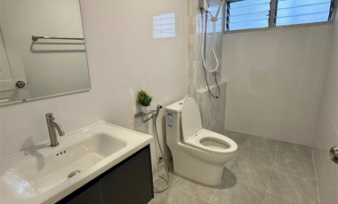 For rent 3 bedrooms condo in Huai Khwang, Bangkok