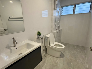 For rent 3 bedrooms condo in Huai Khwang, Bangkok