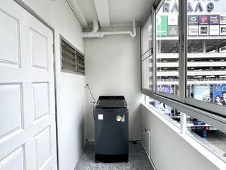 For rent 3 bedrooms condo in Huai Khwang, Bangkok