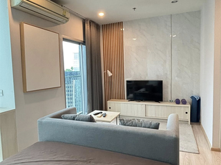 For rent 2 bedrooms condo in Huai Khwang, Bangkok