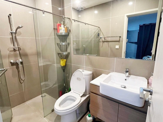 For rent 3 bedrooms condo in Huai Khwang, Bangkok