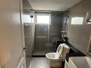 Wohnung zur Miete mit 2 Zimmer in Huai Khwang, Bangkok