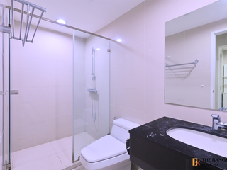 For rent 5 bedrooms condo in Huai Khwang, Bangkok