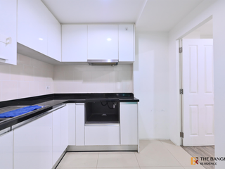 For rent 5 bedrooms condo in Huai Khwang, Bangkok