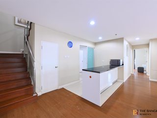 For rent 5 bedrooms condo in Huai Khwang, Bangkok