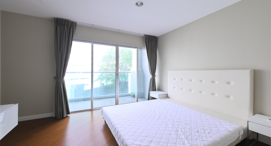 For rent 5 bedrooms condo in Huai Khwang, Bangkok