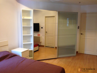 For rent 2 bedrooms condo in Huai Khwang, Bangkok
