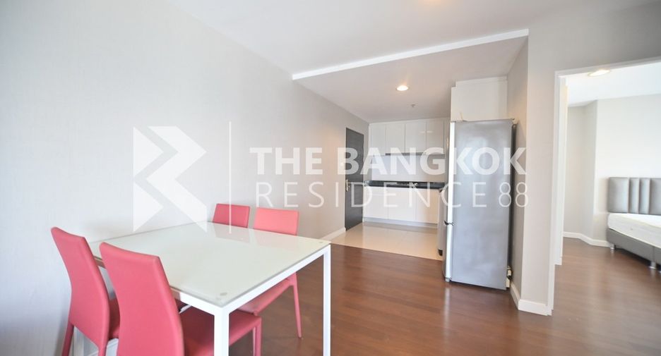 For rent 2 bedrooms condo in Huai Khwang, Bangkok