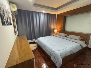 For rent 3 bedrooms condo in Huai Khwang, Bangkok