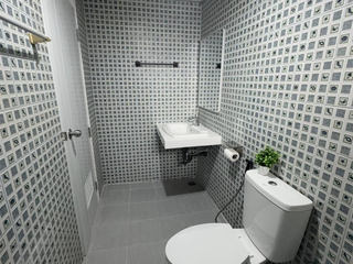 For rent 3 bedrooms condo in Huai Khwang, Bangkok