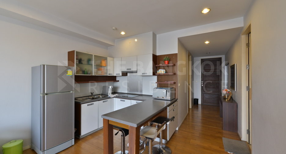 For rent 2 bedrooms condo in Huai Khwang, Bangkok