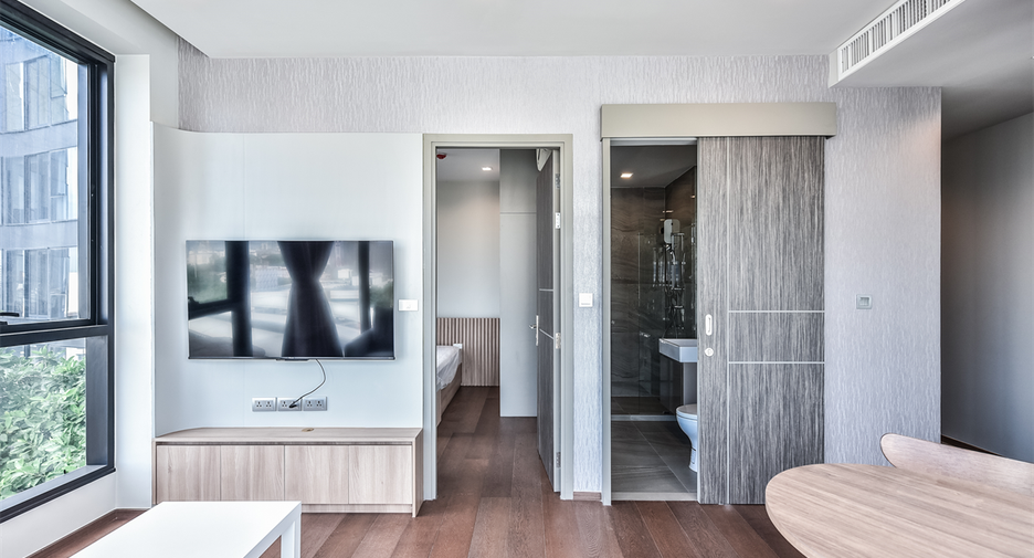 For rent 2 bedrooms condo in Ratchathewi, Bangkok