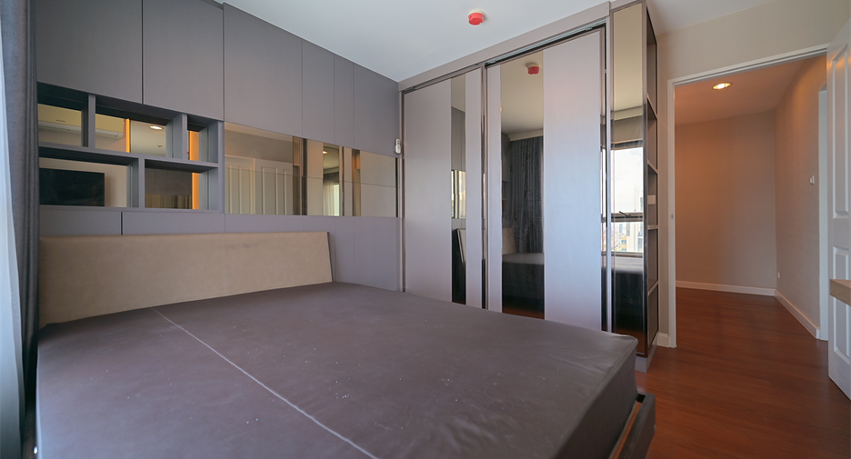 For rent 4 bedrooms condo in Huai Khwang, Bangkok