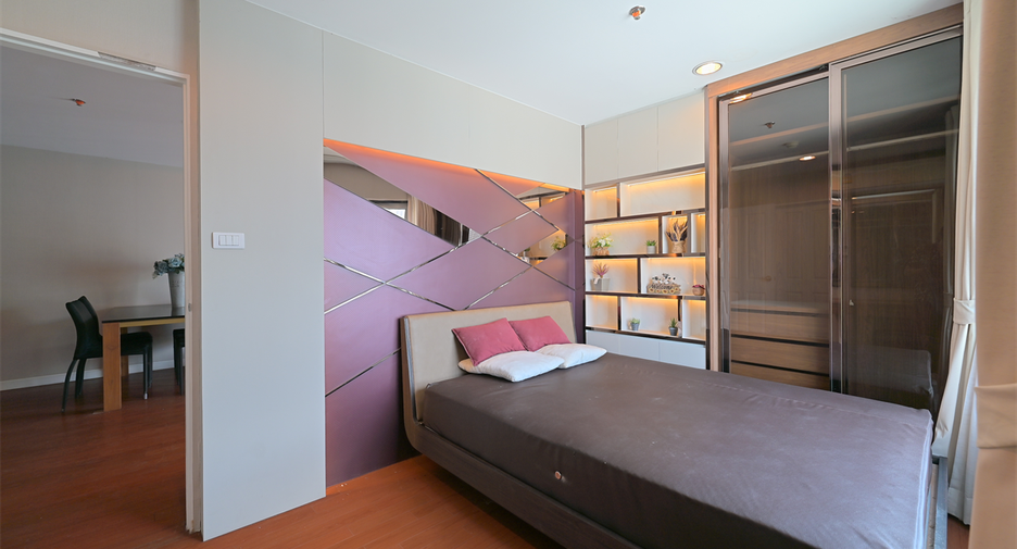 For rent 4 bedrooms condo in Huai Khwang, Bangkok