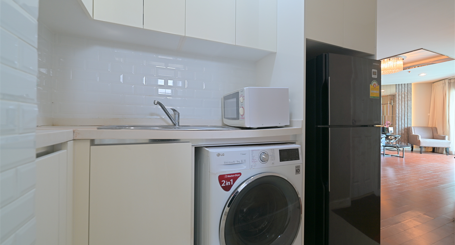 For rent 4 bedrooms condo in Huai Khwang, Bangkok