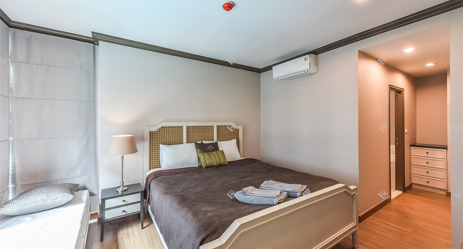 For rent 2 bedrooms condo in Pathum Wan, Bangkok