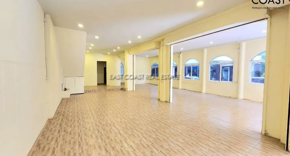 For rent retail Space in Bang Lamung, Chonburi
